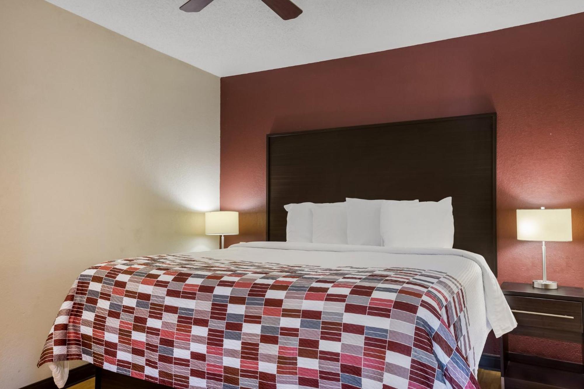 Red Roof Inn & Suites Statesboro - University Exterior photo