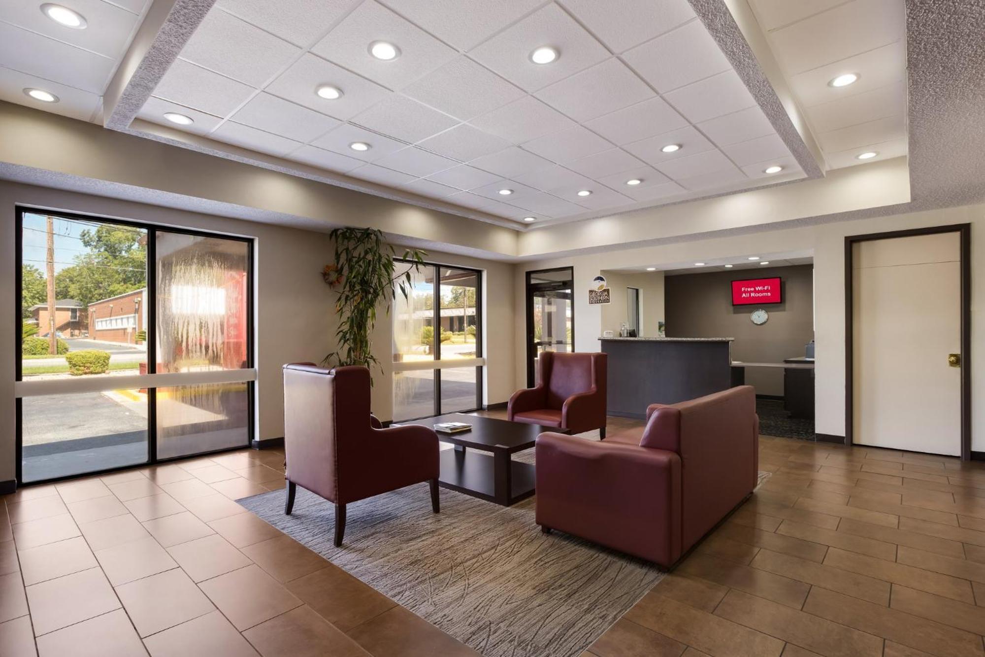 Red Roof Inn & Suites Statesboro - University Exterior photo