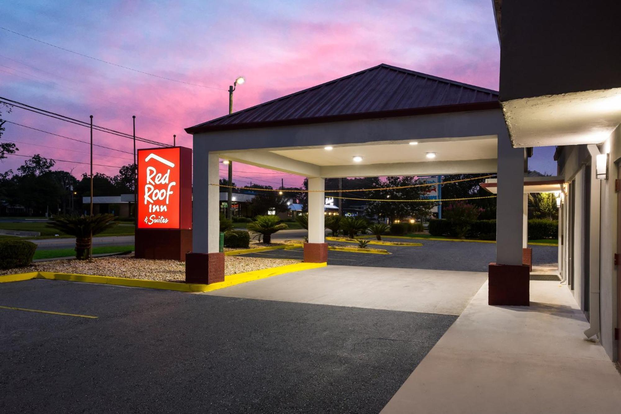 Red Roof Inn & Suites Statesboro - University Exterior photo