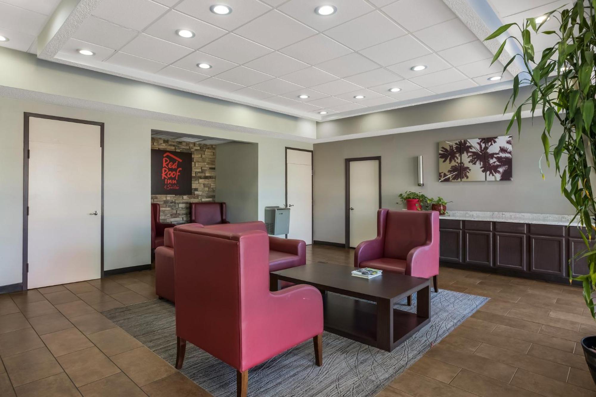 Red Roof Inn & Suites Statesboro - University Exterior photo