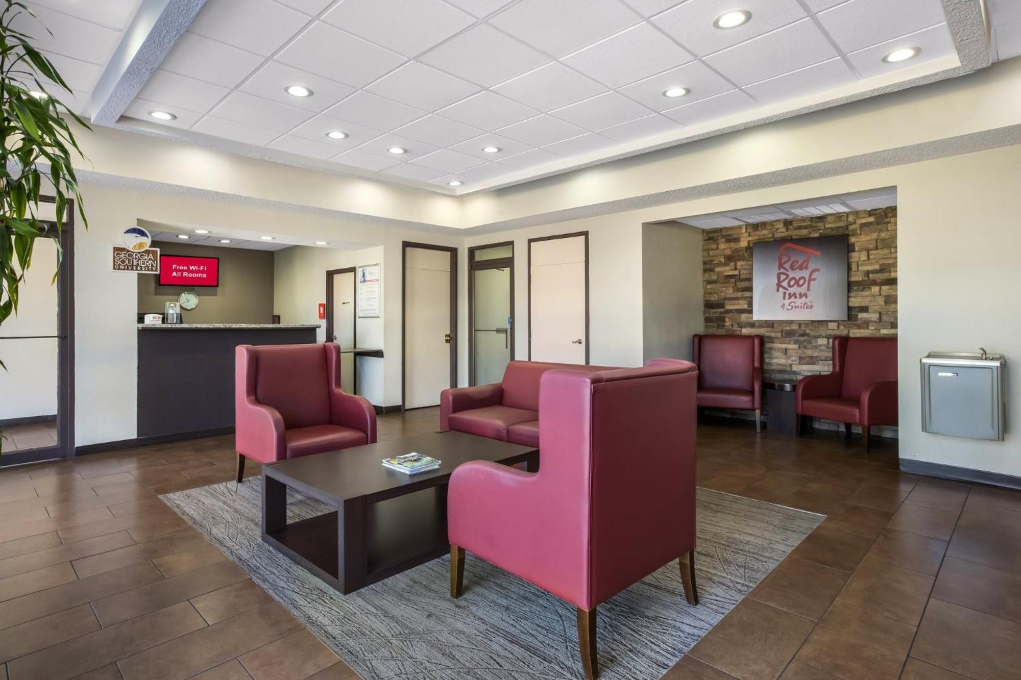 Red Roof Inn & Suites Statesboro - University Exterior photo