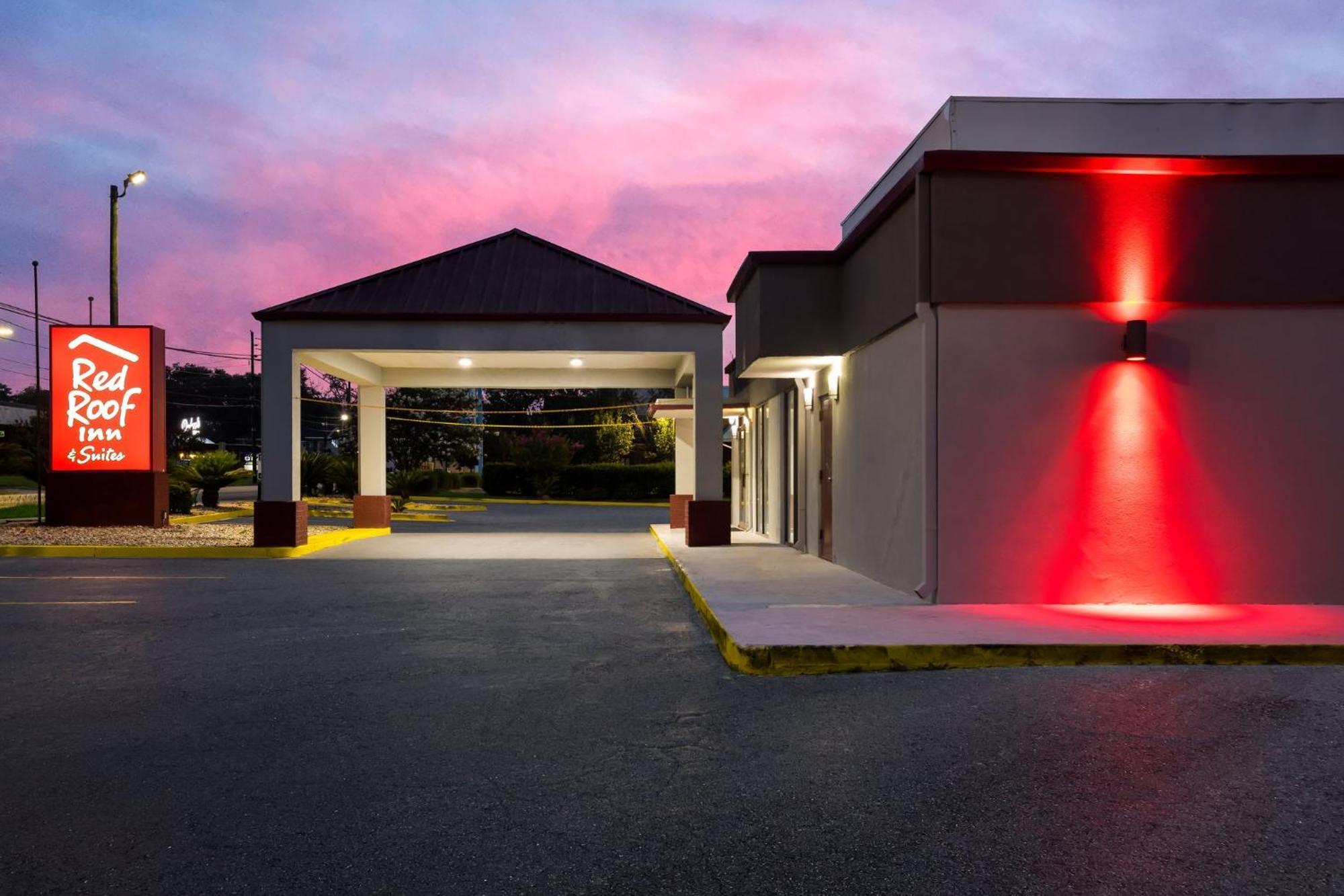 Red Roof Inn & Suites Statesboro - University Exterior photo