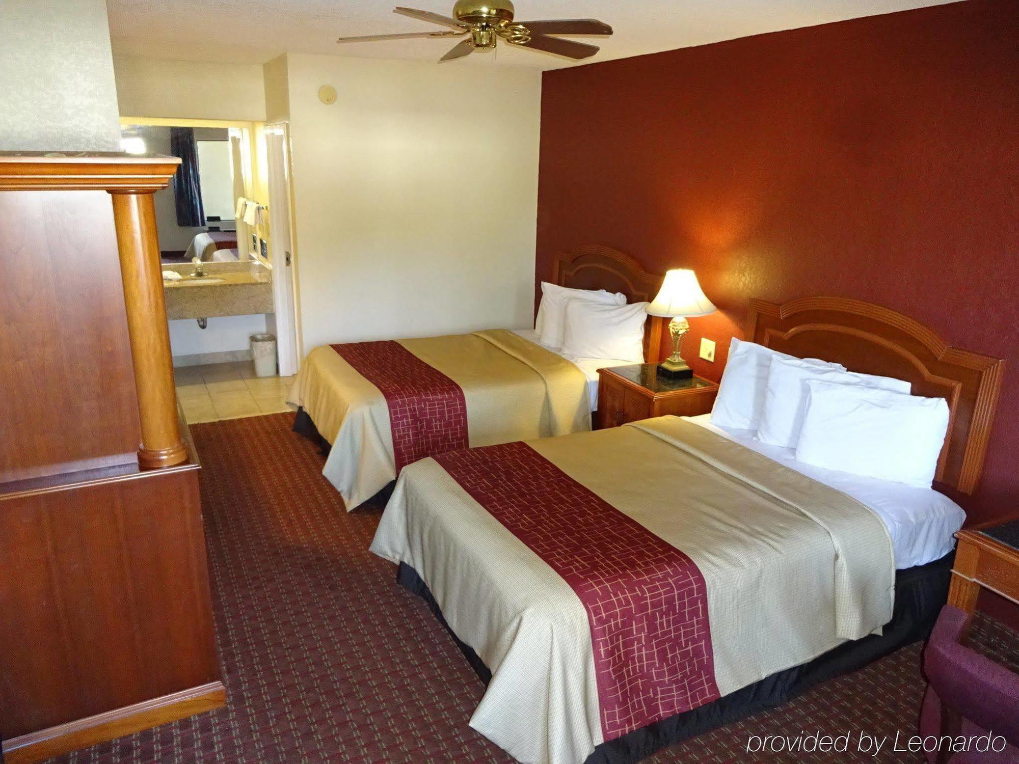 Red Roof Inn & Suites Statesboro - University Exterior photo